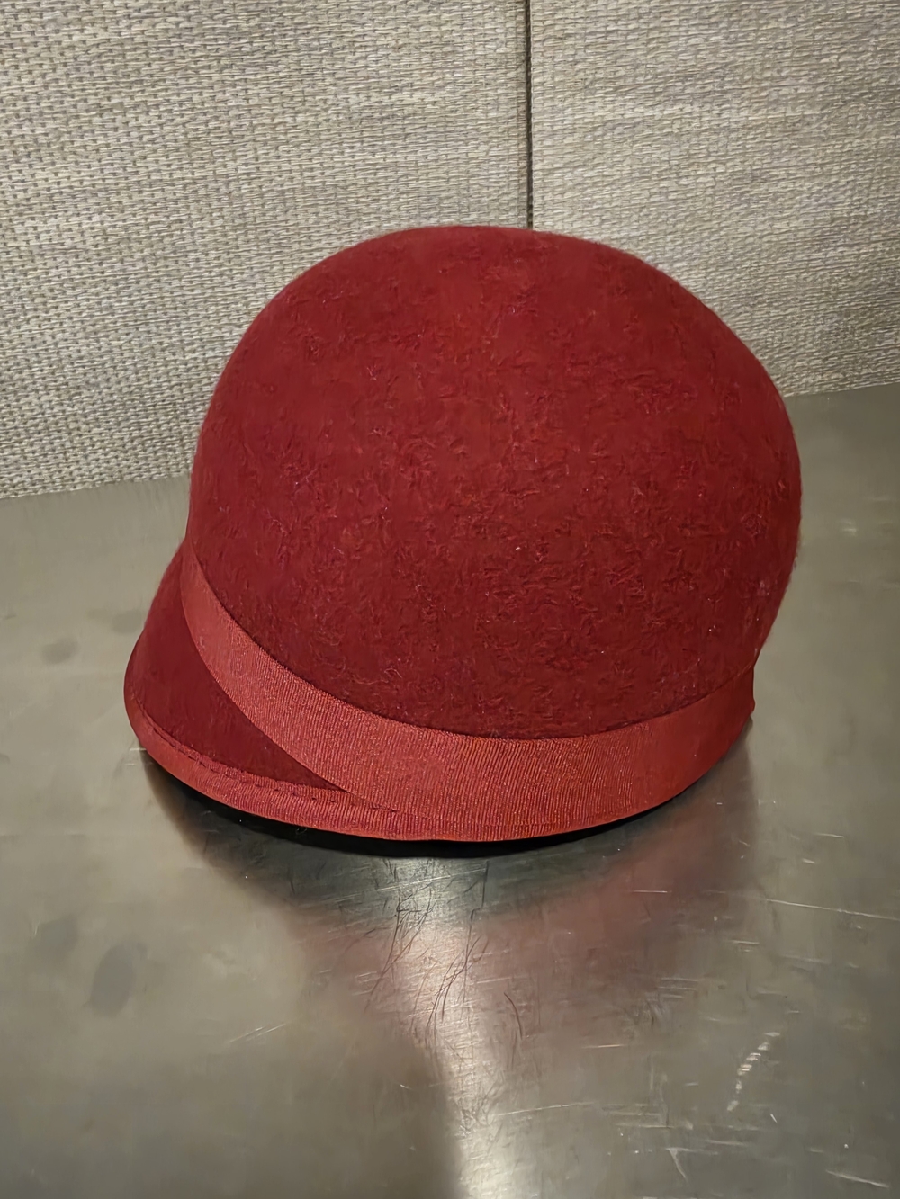Nine West Red Wool Felt Cloche Hat 1920s Gatsby Style with Roses One Size - Picture 2 of 5